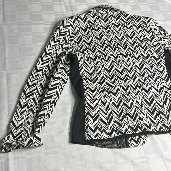 Chico chevron textured fitted one button closure blazer,
Multi media, NWOT - Picture 8 of 15